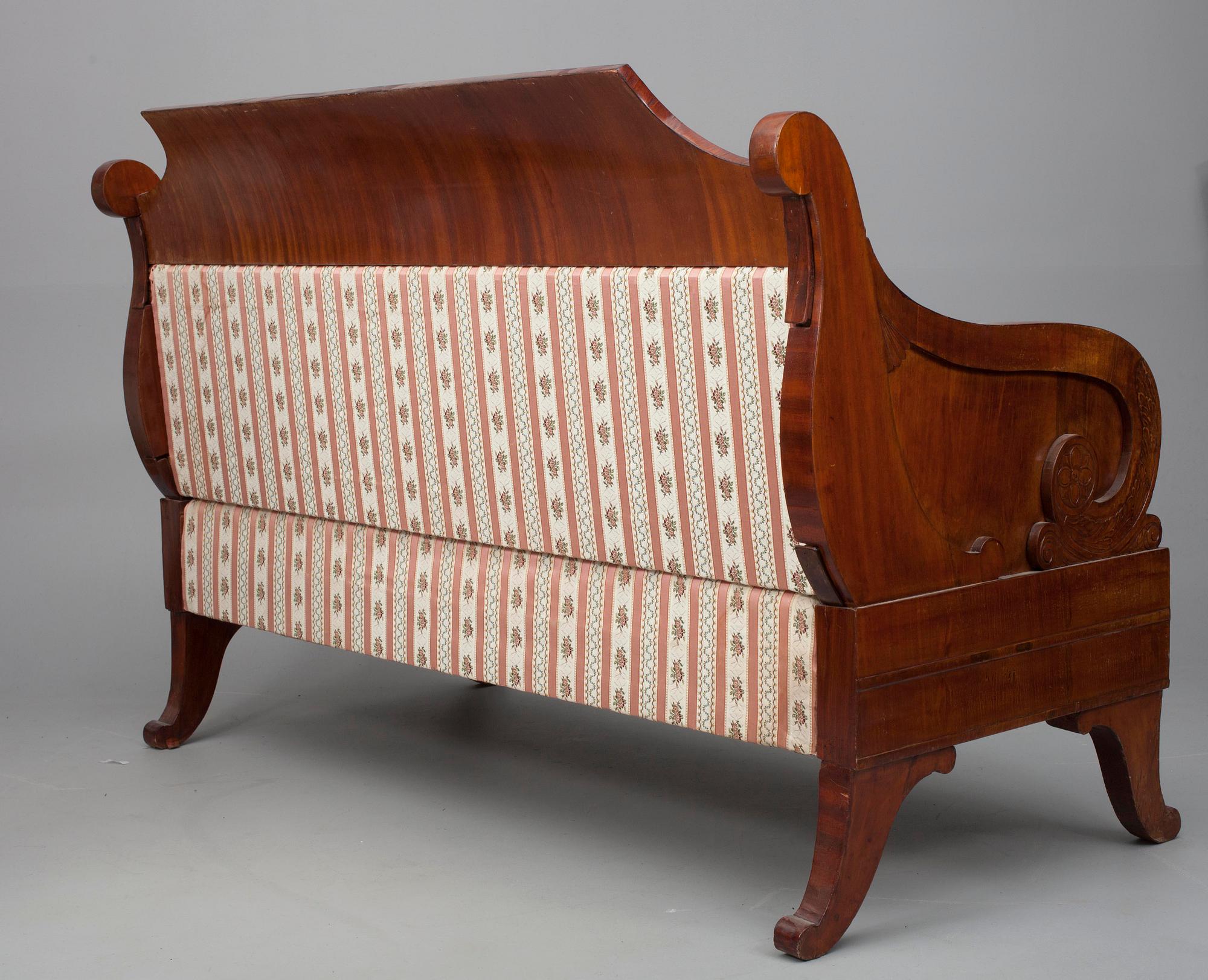 SOFFA, mahognyfanerad, Ryssland ca 1830.