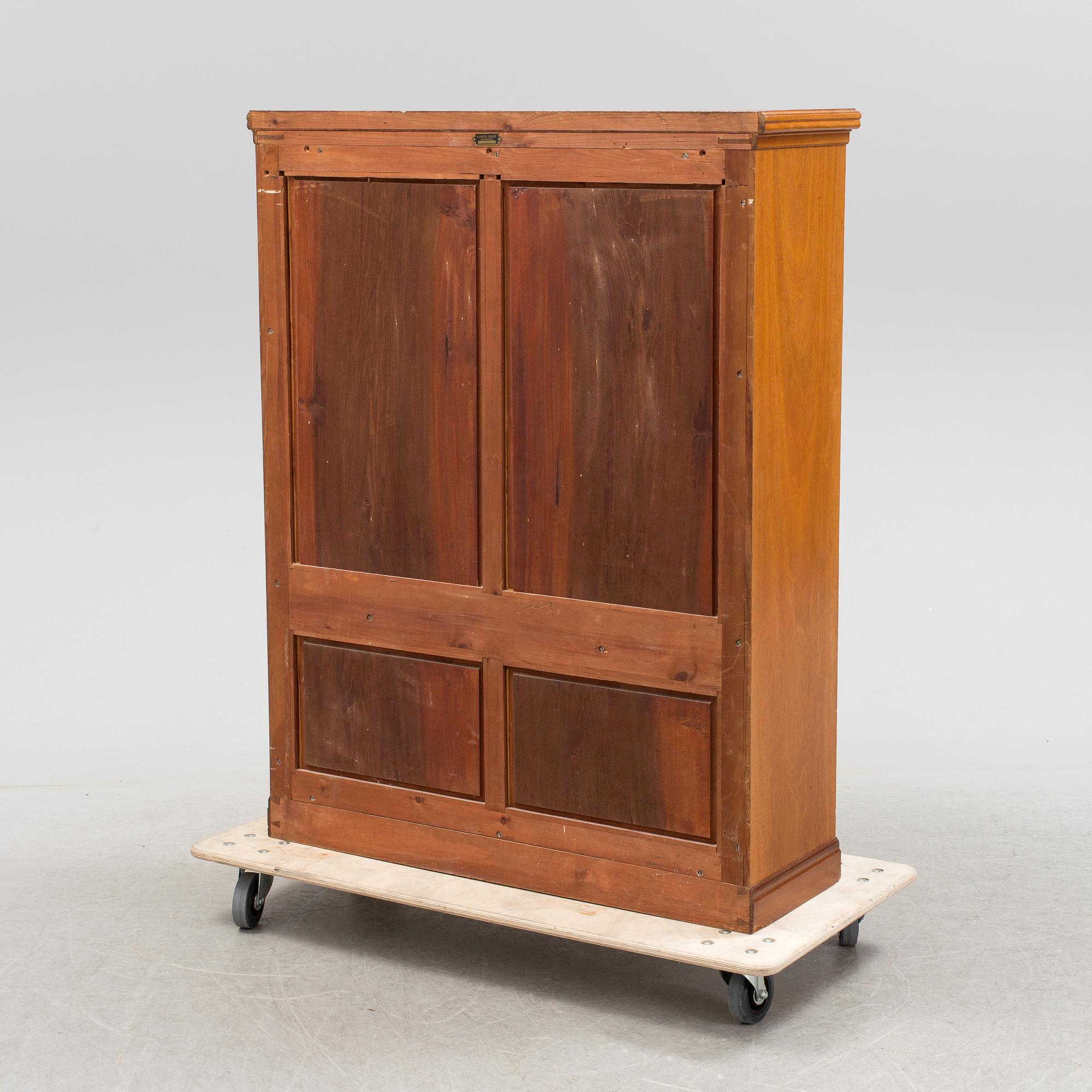 A first half 20th century bookshelf. - Bukowskis