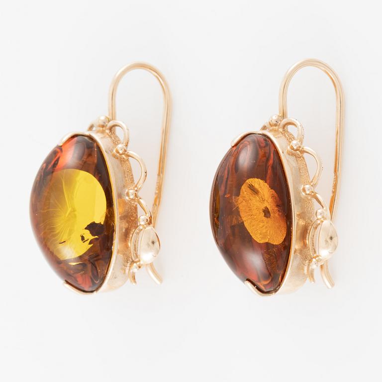 Earrings 14K gold with amber.