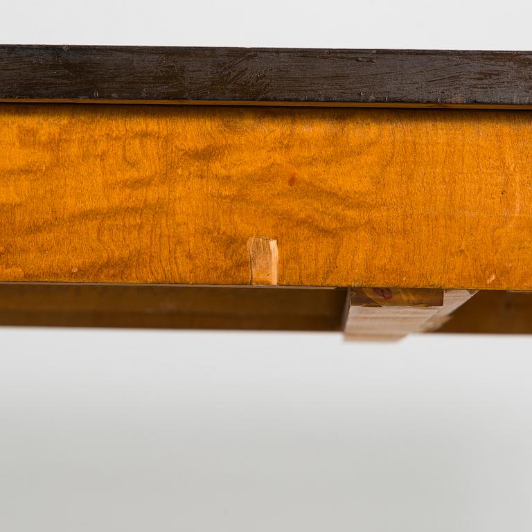 A 1920s/30s century dining table and set of 6 + 2 chairs.
