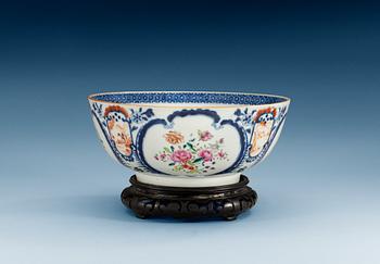 1630. A famille rose punch bowl, Qing dynasty, Qianlong (1736-95).