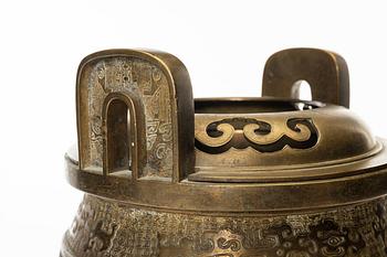 A large tripod copper alloy censer, 17th/18th Century.