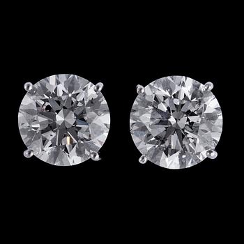 1044. A pair of brilliant cut diamond studs, 2.40 cts resp 2.27 cts.