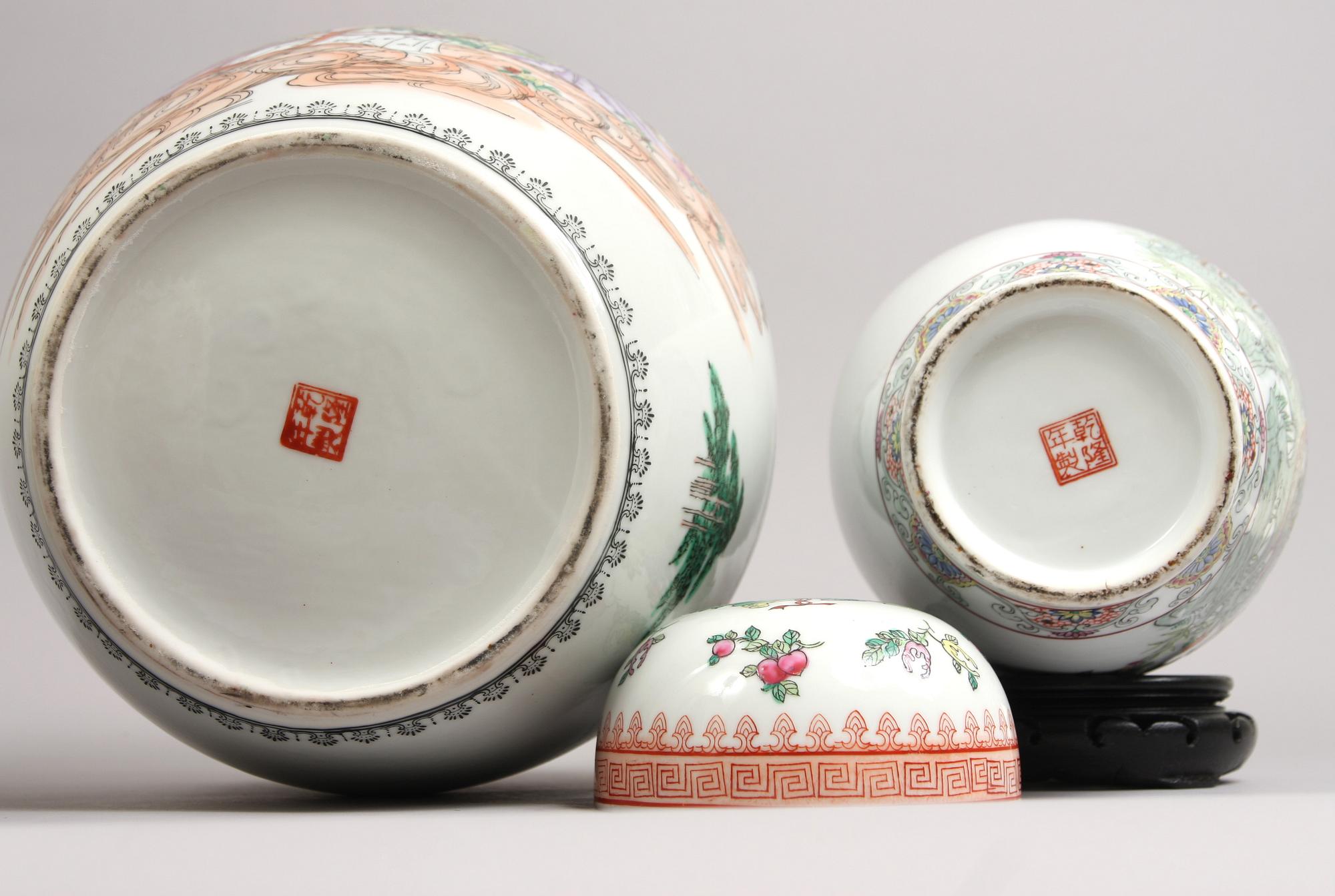 URNOR, 3 st, porslin, Kina, 1900-talets andra hälft.