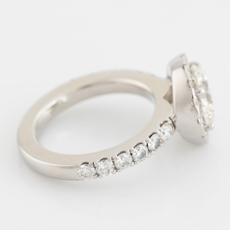 Ring med briljantslipad diamant 2,01 ct, medföljande HRD report.