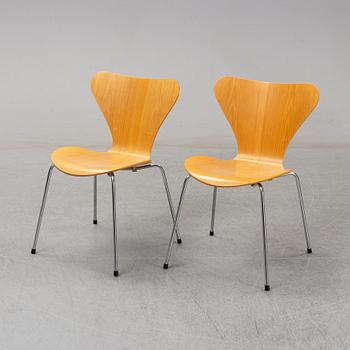 Arne Jacobsen, stolar, 8 st "Sjuan" för Fritz Hansen Danmark, 1988.
