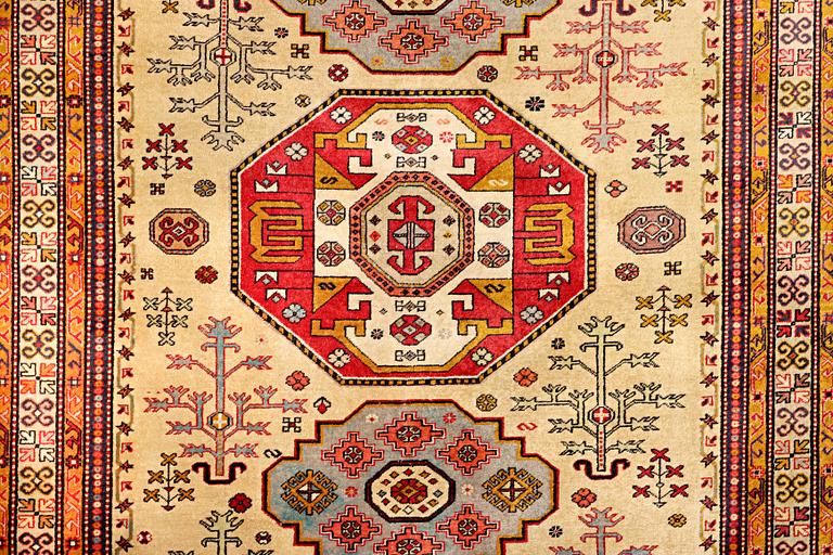 An Ardebil carpet, c. 310 x 192 cm.