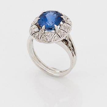 An 18K white gold ring set with a faceted sapphire.