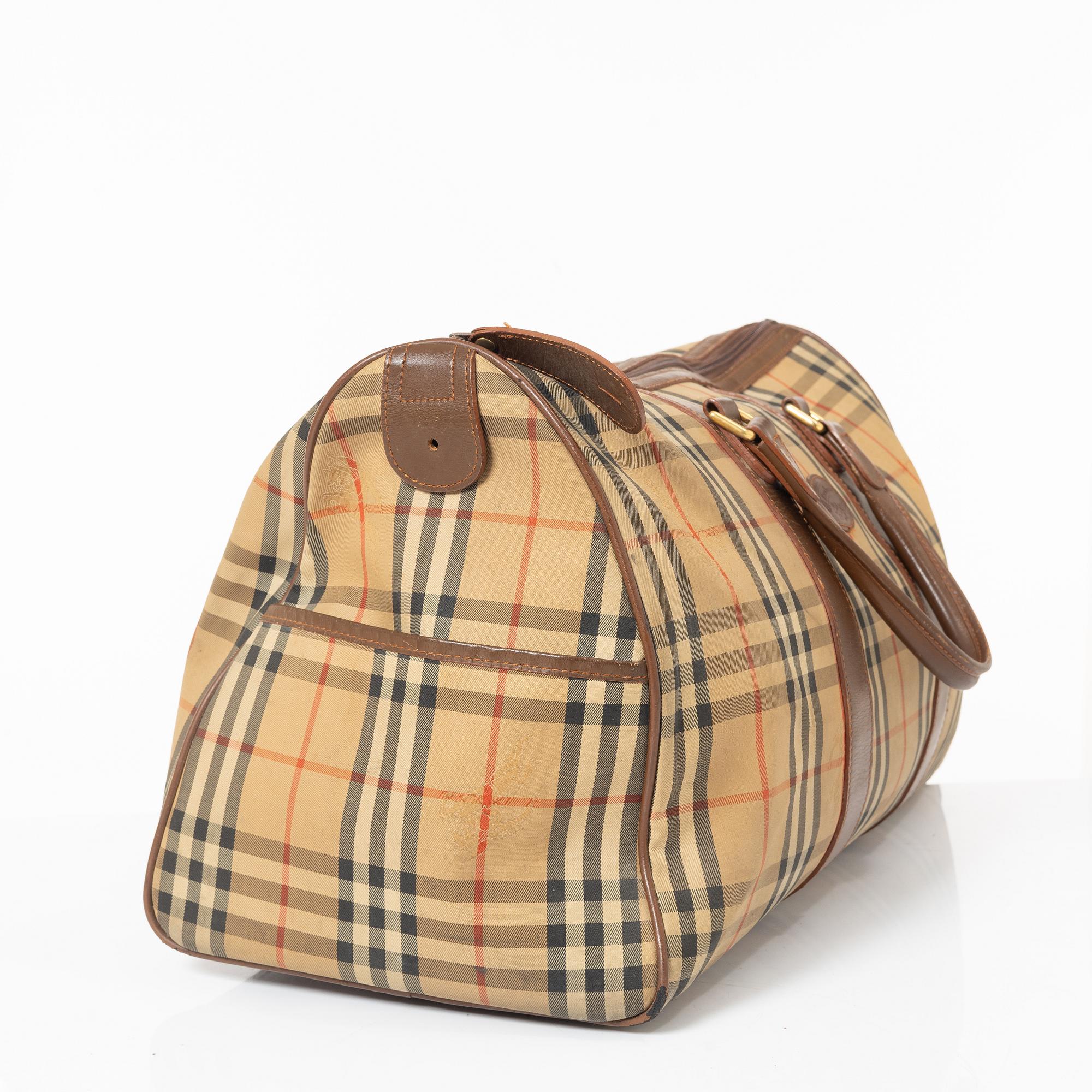 Burberry, weekend bag.