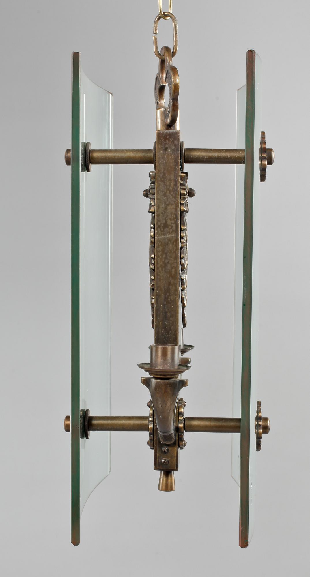 TAKLAMPA, 1920/1930-tal.  Höjd ca 37 cm.