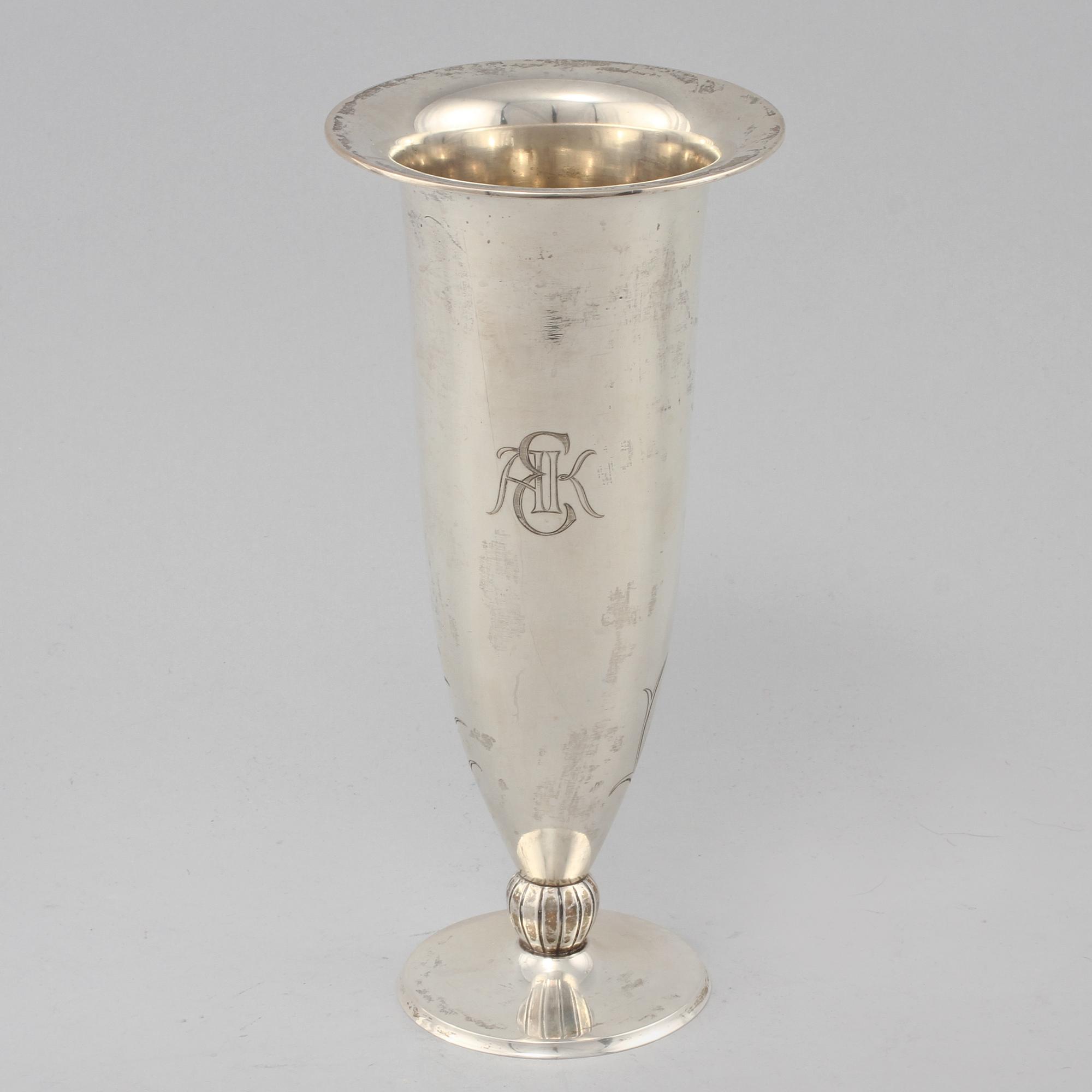 VAS, silver, importstämplar, 1900-talets första hälft. Vikt 280 g.