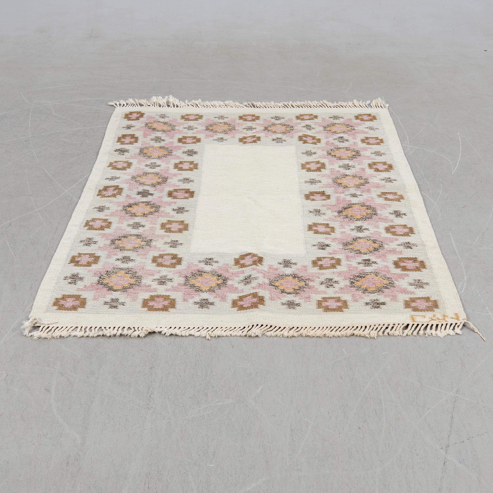 Rug, röllakan, 191 x 137 cm.