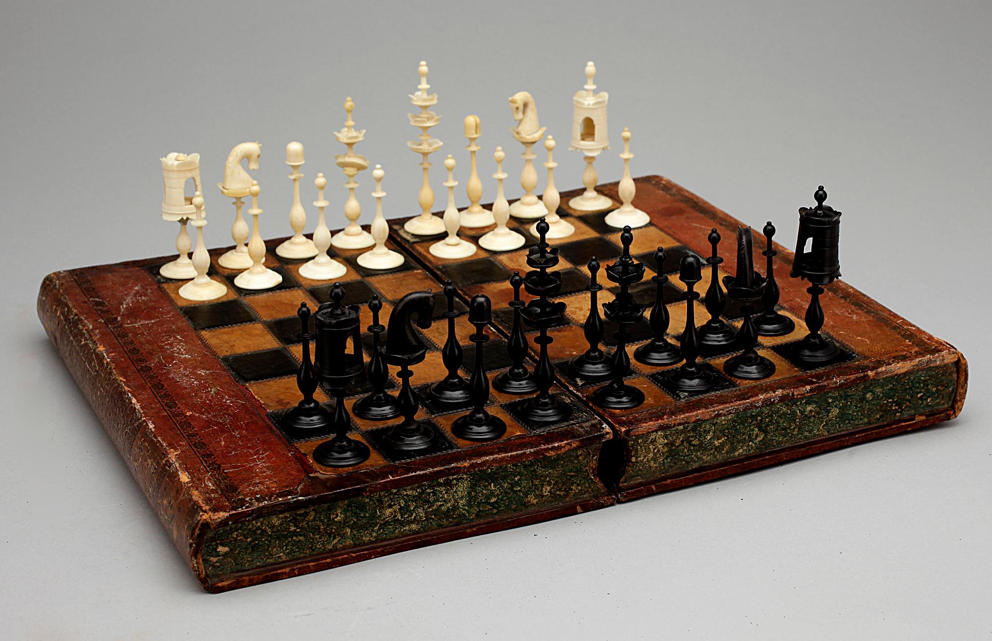 SCHACK- och BACKGAMMONSPEL, 1800-tal.