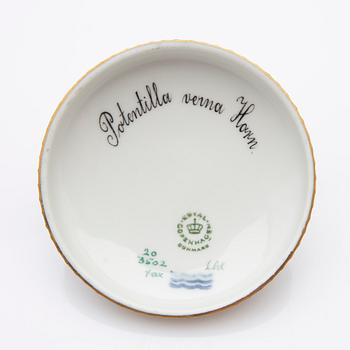 Royal Copenhagen, Sugar bowl with lid, porcelain. "Flora Danica", Royal Copenhagen, Denmark, 20th century.
