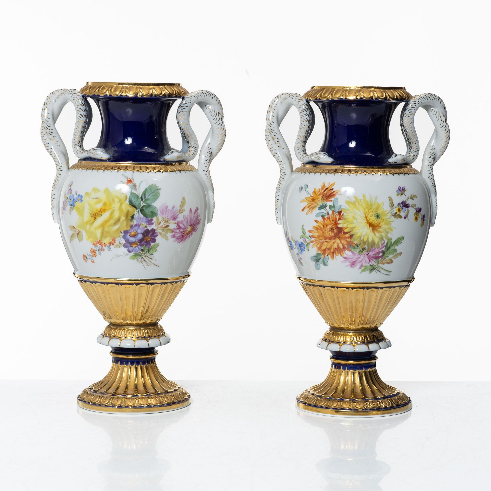 Meissen, a pair of porcelain urns, Germany, circa 1900.