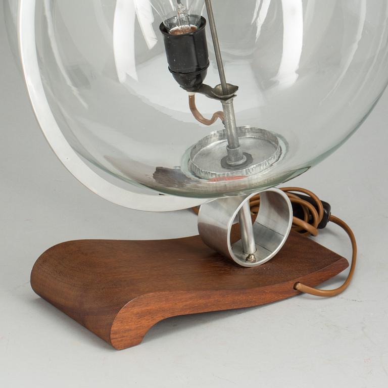 BORDSLAMPA, i form av glob, 1900-talets andra hälft.