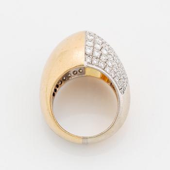 A Paul Binder ring in 18K gold set with round brilliant-cut diamonds.