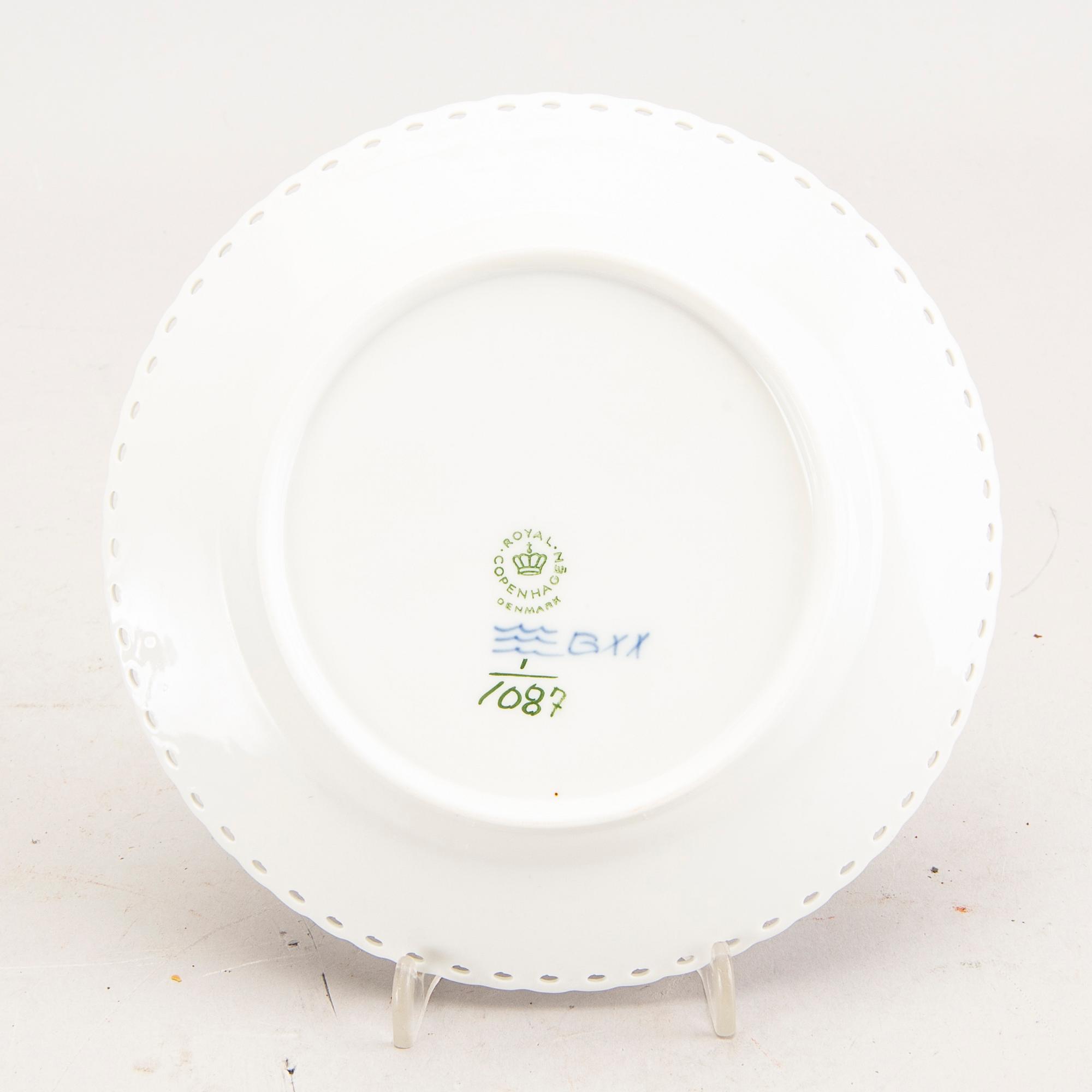 Tableware Muselmalet 27 pcs Royal Copenhagen  porcelain 20th century.