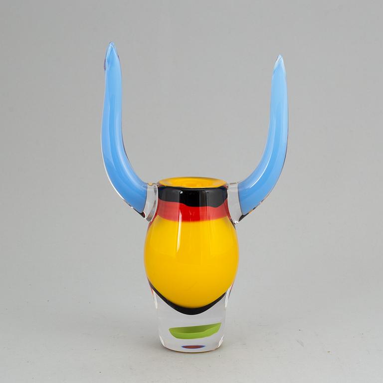 A glass sculpture / vase by Erik Höglund for Strömbergshyttan, numbered 282/350, signed and dated 1992.