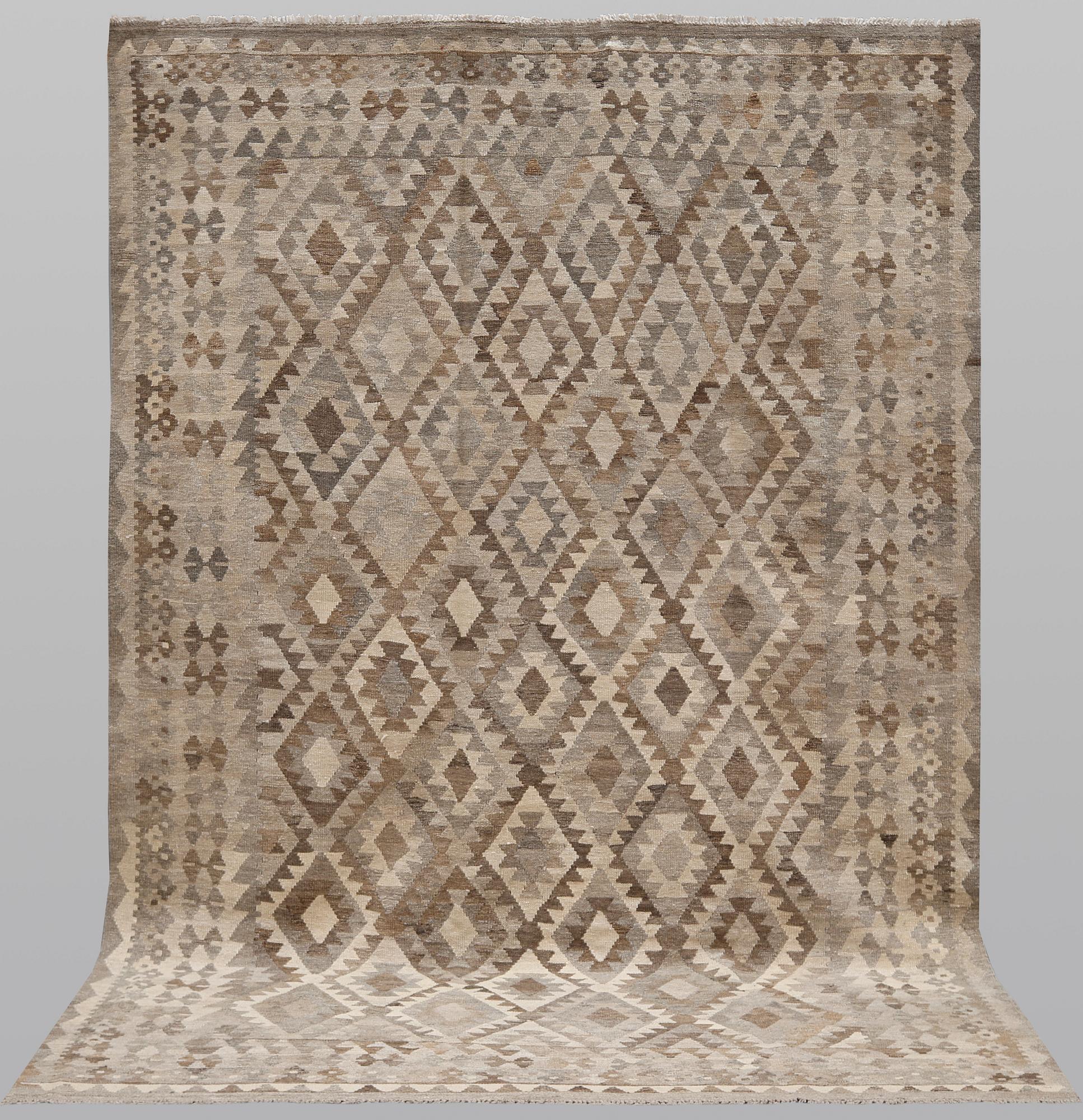 A Kilim rug, approx. 288 x 205 cm.