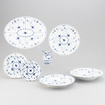 A Royal Copenhagen Musselmaalet, part dinner service, Denmark, 20th Century. (34 pieces).