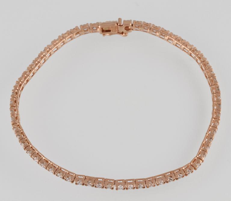 ARMBAND, 18K roséguld med briljantslipade diamanter ca 2.15 ct. Vikt 7,2 gram.