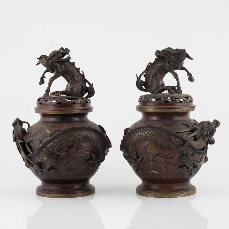 A pair of bronze urns/censers with covers, Japan, Meiji (1868-1912).