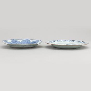 Two Chinese blue and white porcelain plates, Qing dynasty, Qianlong (1736-1795).