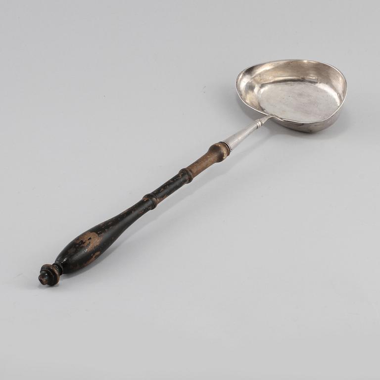 SOPPSLEV, silver och trä, Sverige, 1856. Vikt 105 g.