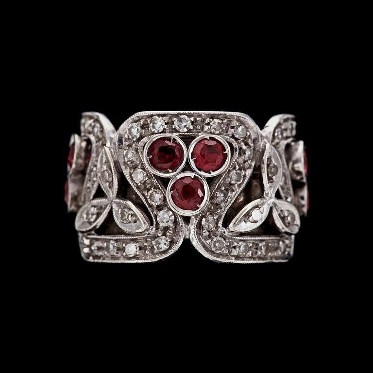 A diamond and ruby ring, tot. app. 1.50 cts.