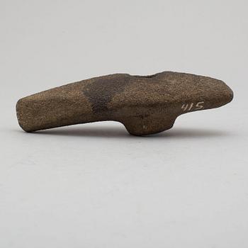 STRIDSYXA/BÅTYXA, av bergart, sen neolitikum.