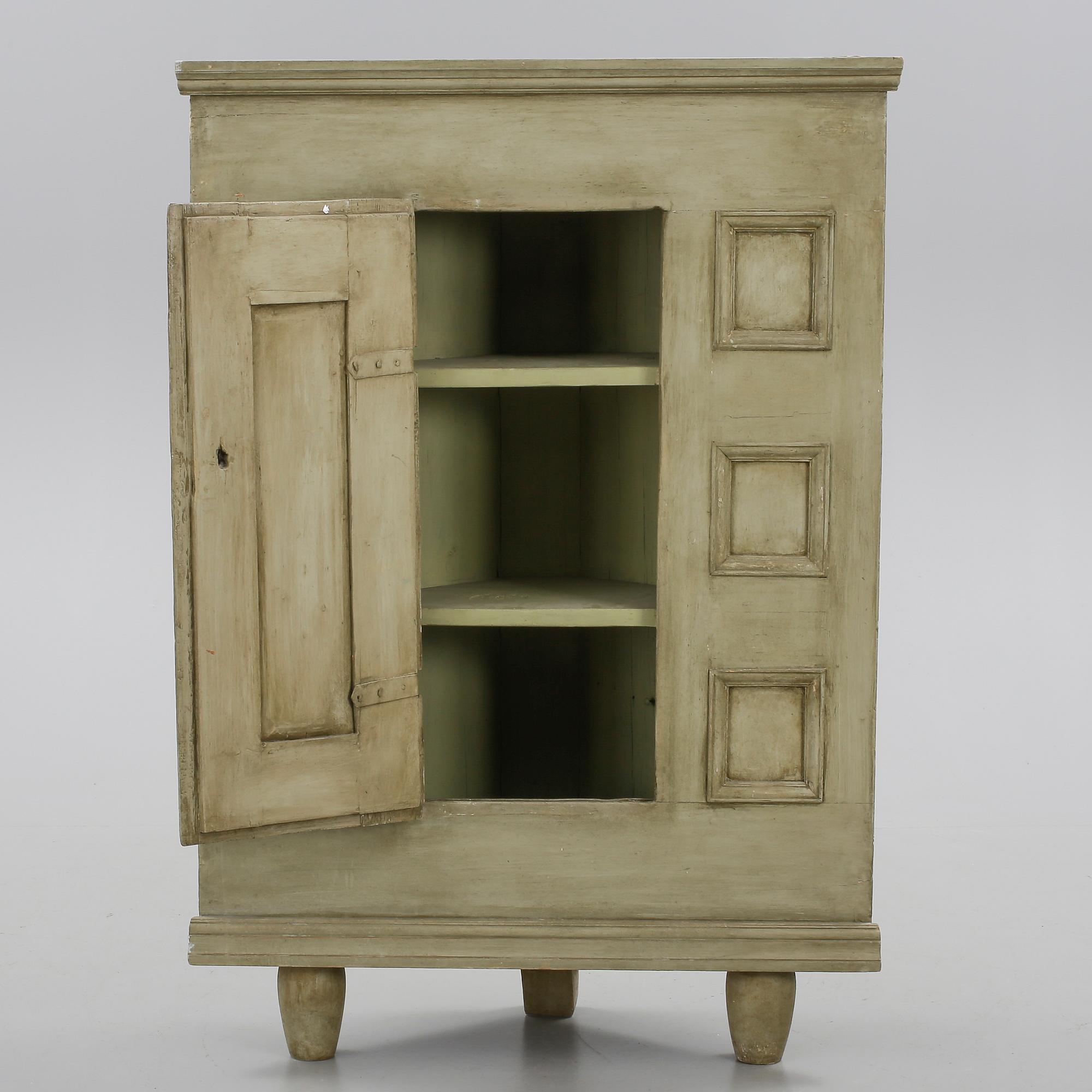 HÖRNSKÅP, 1800-tal.