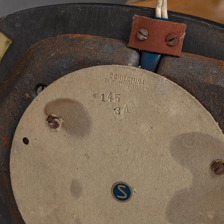 A late 20th Century ceiling light.