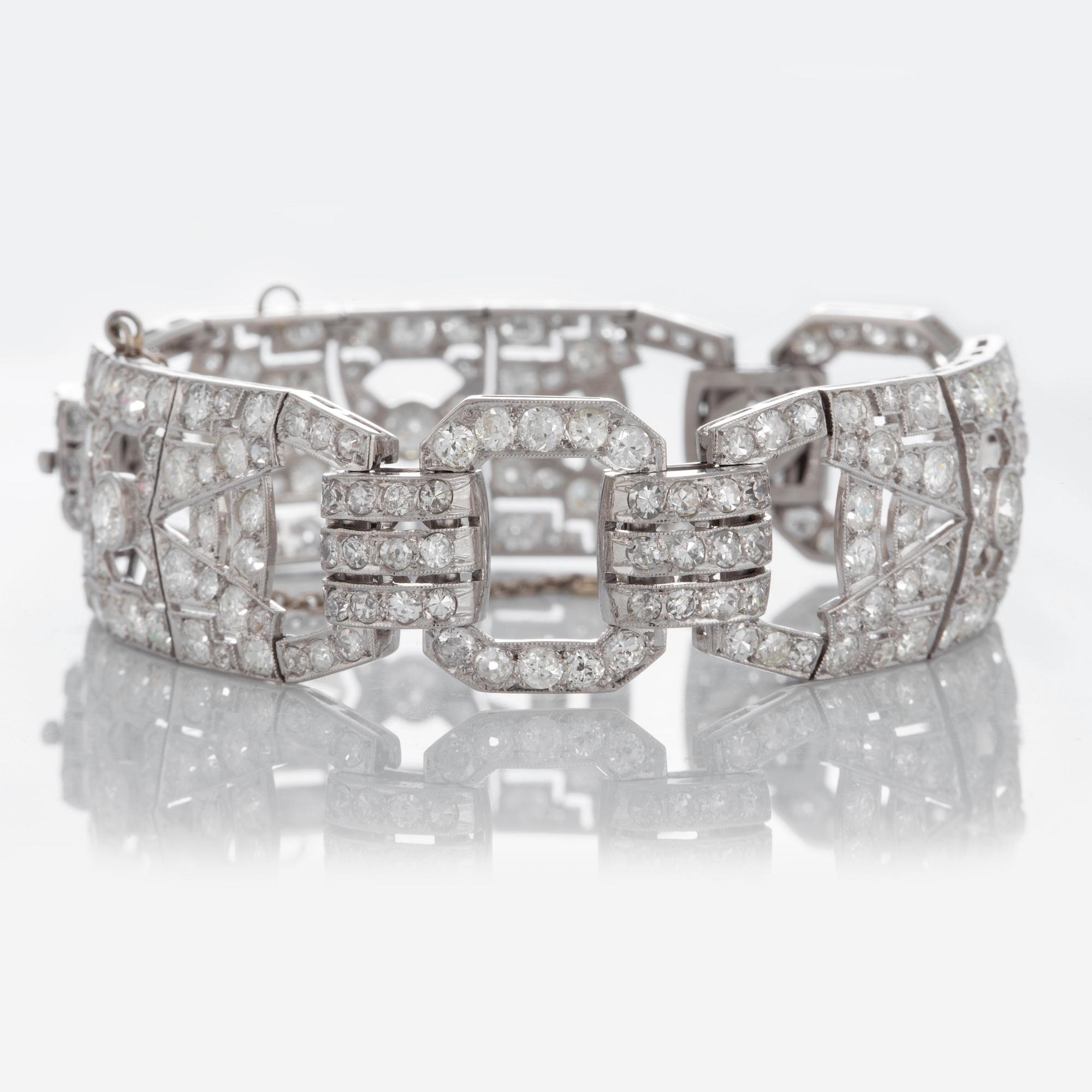 Armband Art Deco platina med gammal- och åttkantslipade diamanter total vikt ca 17 ct.