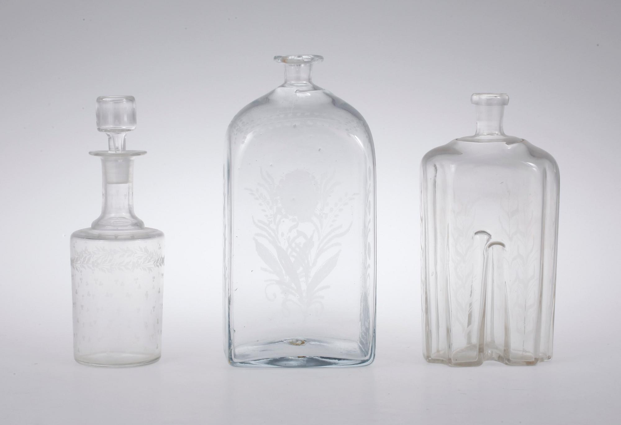 KARAFFER, 3 st, 1800-talets första hälft.