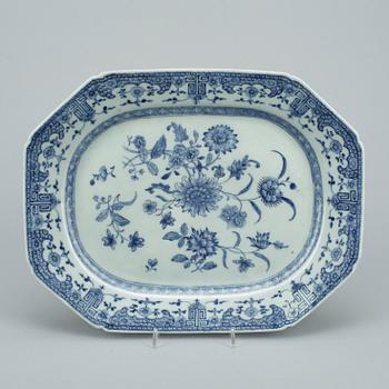 STEKFAT, porslin, Qingdynastin. Qianlong (1736-95).