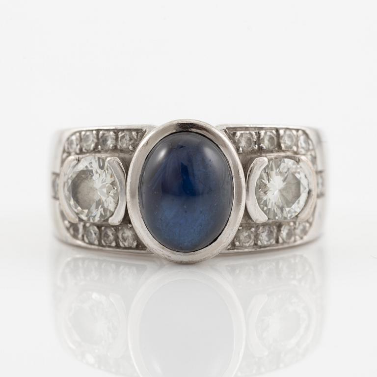 Ring in 18K white gold set with a cabochon-cut sapphire and brilliant-cut diamonds, Kenneth Magnell.