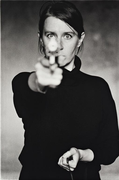 Cecilia Edefalk, "Självporträtt med Pistol", 1993.