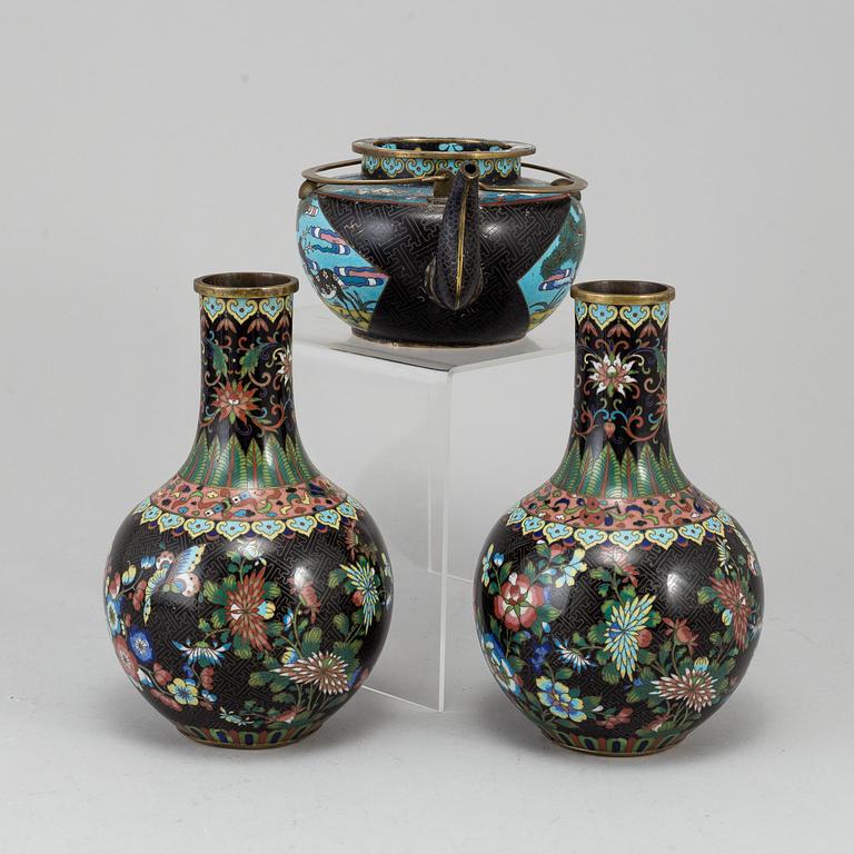 A group of three Chinese 
cloisonne vases and teapot with cover, 20th century.