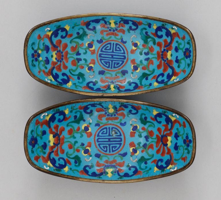 A pair of enamelled boat-shaped dishes, Qing dynasty (1644-1912).