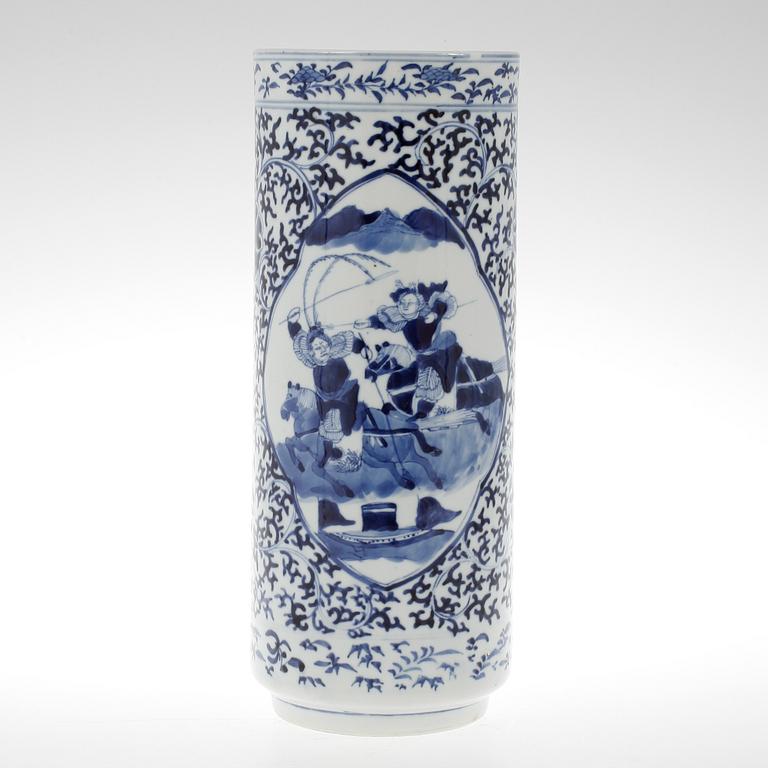 PENSELVAS, porslin, Kina 1800-tal.