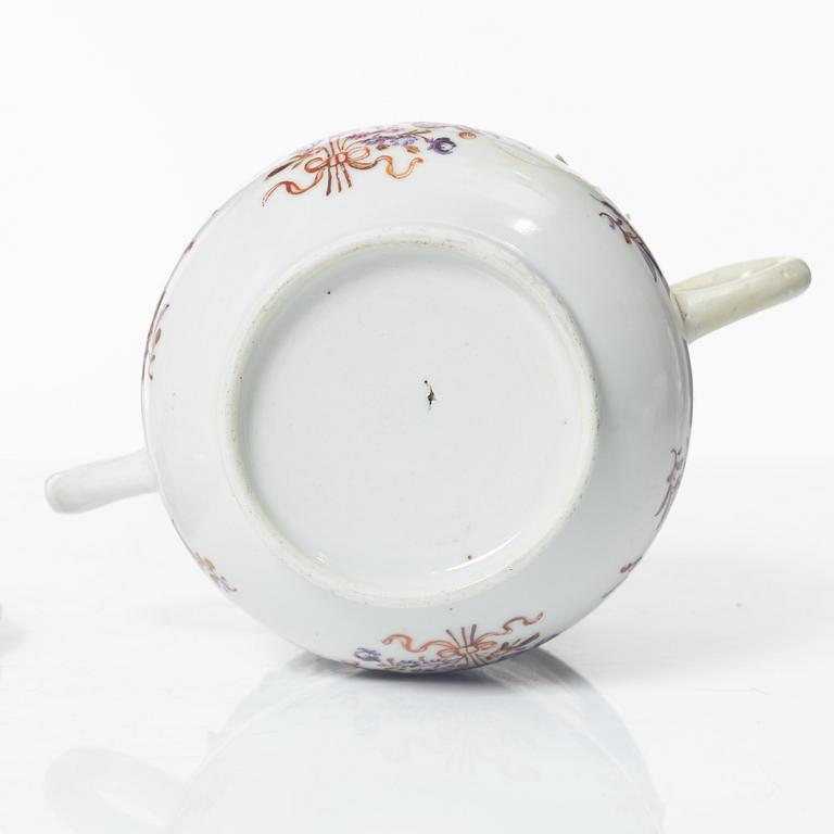 A Chinese famille rose ewer, a a cup with cover, a cup with saucer, a box and a censer, Qing dynasty, 18th and 19th cent.