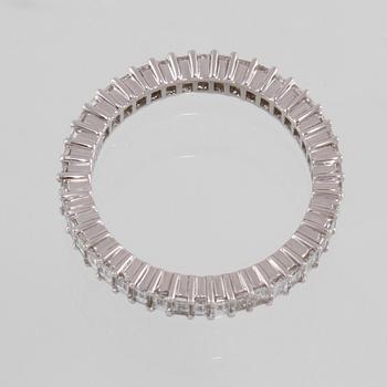 RING, 18k vitguld med baguettslipade diamanter, 1.44 ct. Vikt 3 g.
