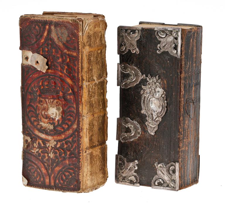 PSALMBÖCKER, 2 st, Köpenhamn 1758 resp Christiania 1816.