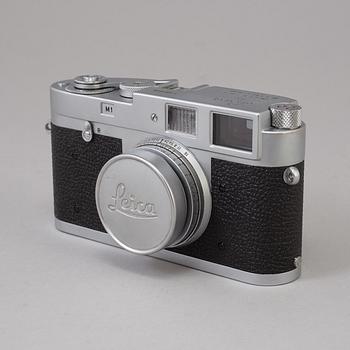 A chrome body Leica M1 no 1102018 from Wetzlar 1964. With Elmar f=5 cm 1:2.8.