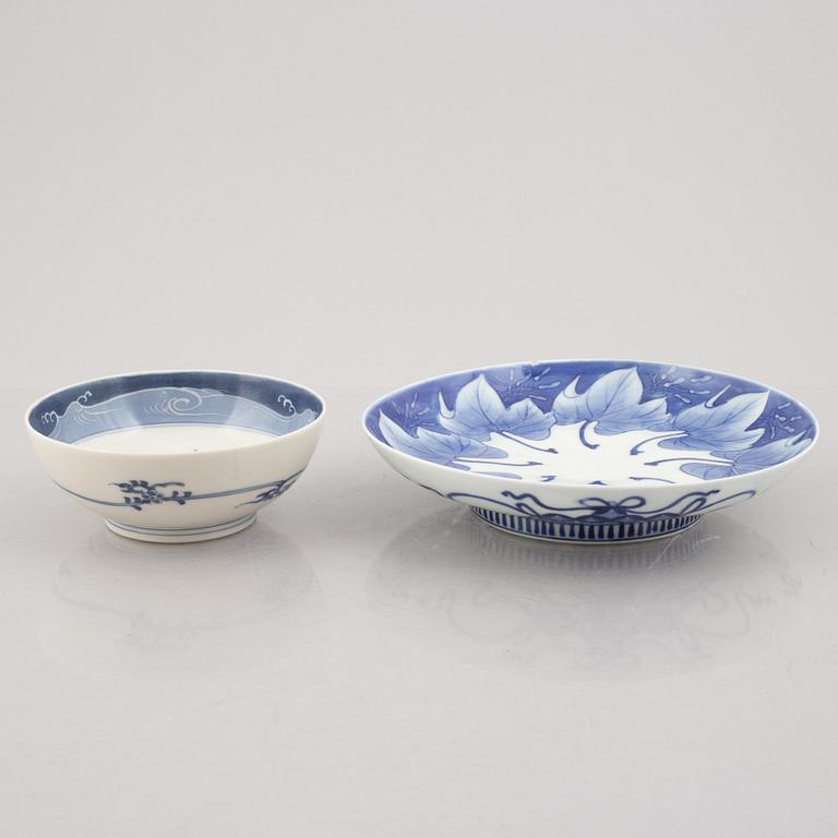 A Japanese 'Nabeshima ware' porcelain dish and bowl, Edo/Meiji, 19th century.