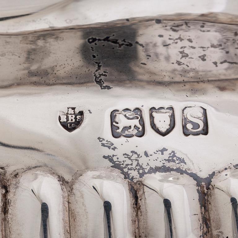 Teekannu lämmittimellä, sterlinghopeaa, Edward Barnard & Sons Ltd, Lontoo 1913.