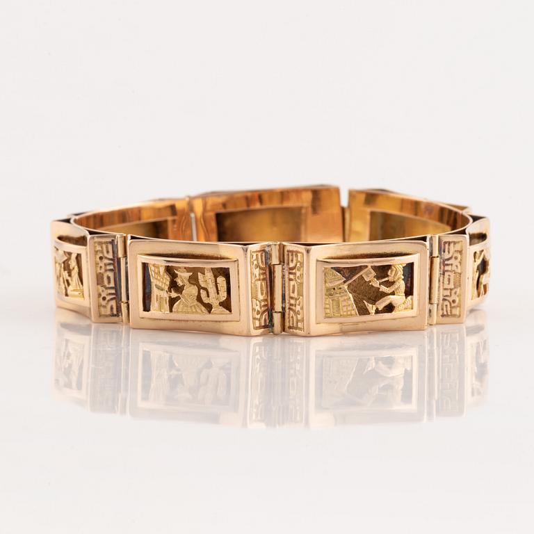 Armband, guld, paneler med figurmotiv.