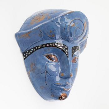 Åsa Hellman, veistos / naamio, keramiikka, signeerattu massaan ÅKH.