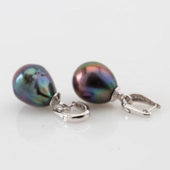 Örhängen 14K vitguld med Tahitipärlor och briljantslipade diamanter.